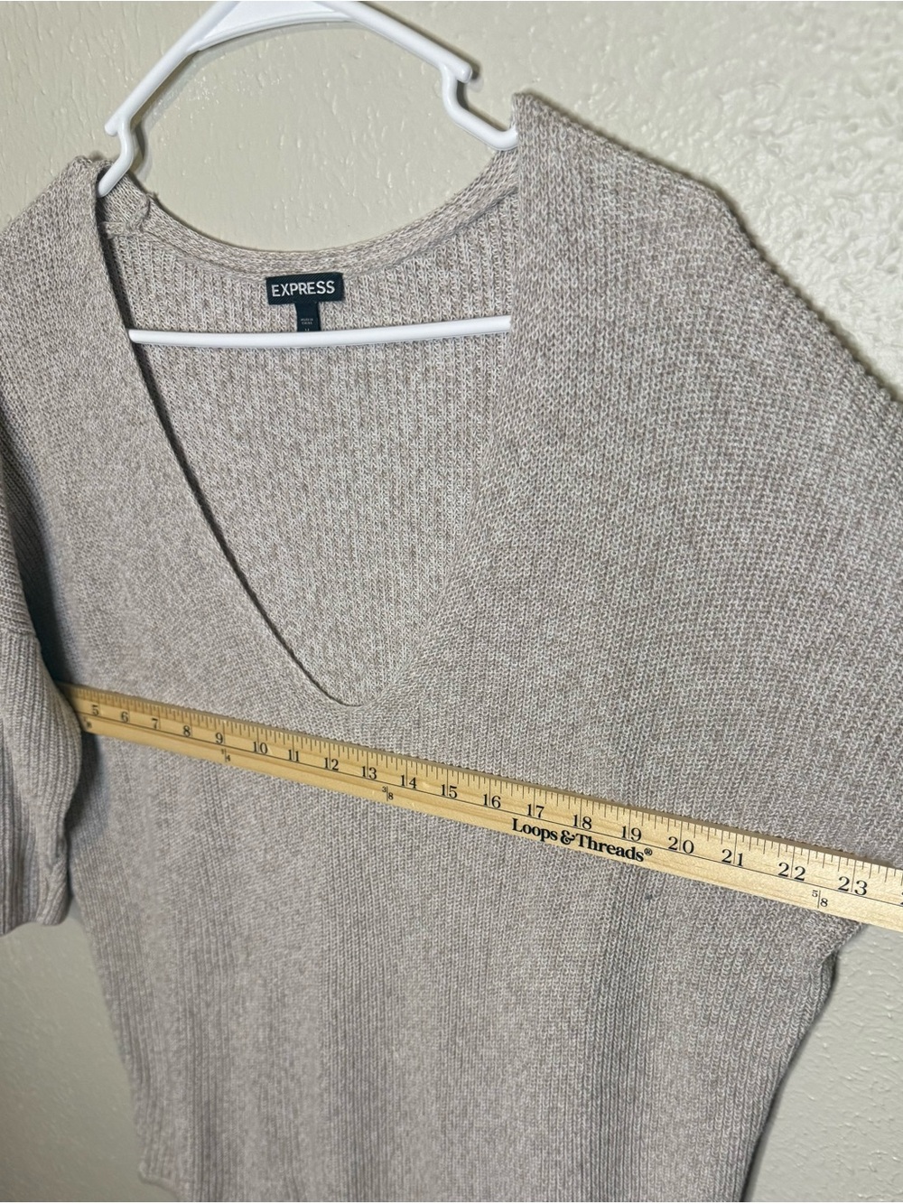 Express Women's V-Neck Knit Sweater in Light Taupe size M
